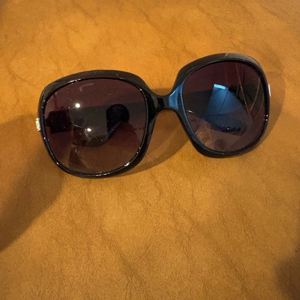DG sunglasses as pictured